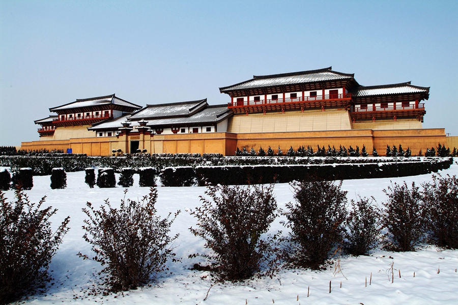 漢陽陵南闕門遺址保護(hù)展示廳雪景圖